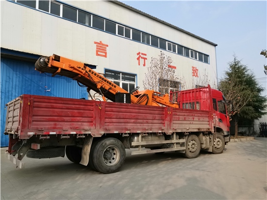 欒川楊山項目部輪式扒渣機發(fā)貨