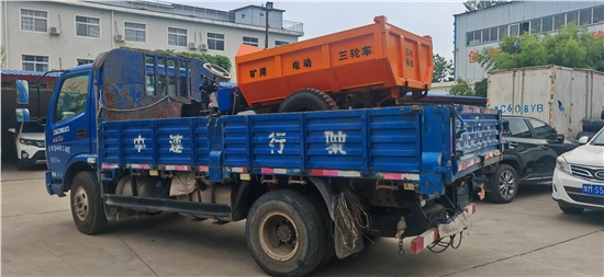 洛南客戶訂購電動三輪發(fā)貨